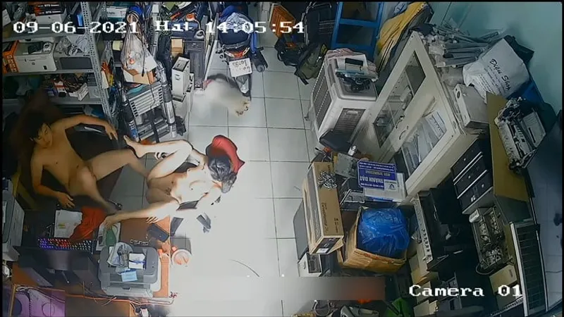 Cô vợ gã chồng chịch nhau trong của dương vật máy tính